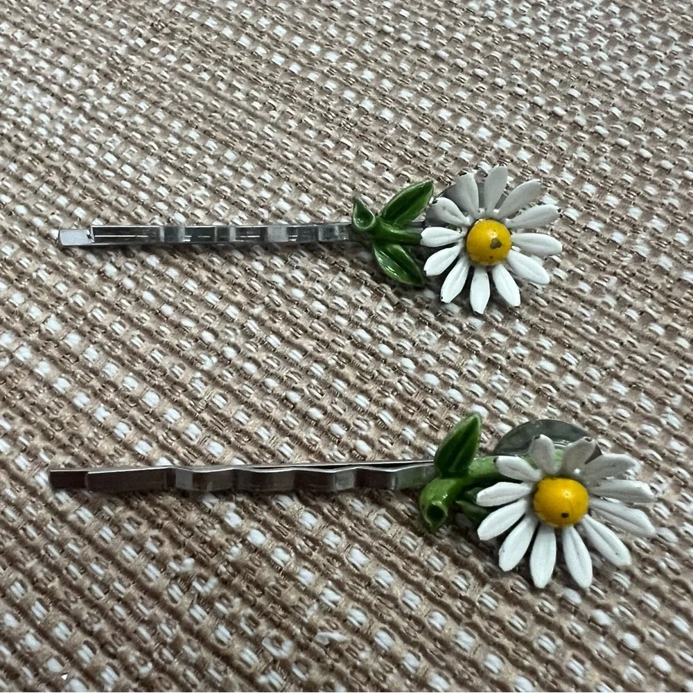 Daisy Hair Pins